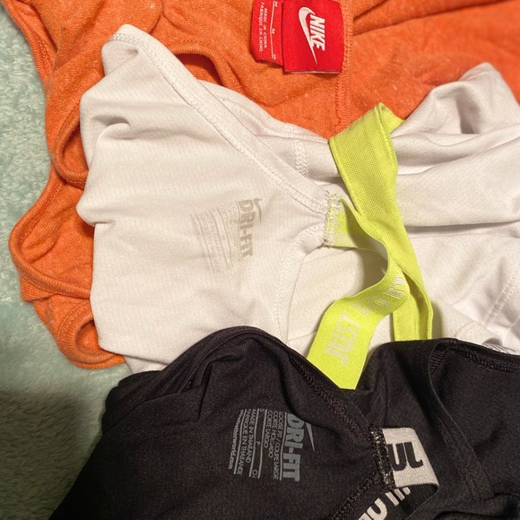 3 Nike tank tops - Picture 2 of 3